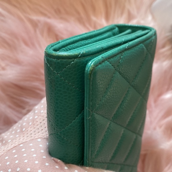 100% Authentic Chanel Wallet in Caviar - Picture 5 of 8